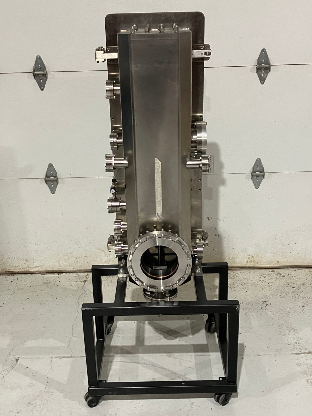 Unknown | Stainless Steel High Vacuum Chamber D-Shaped CF ConFlat Ports Cryogenic UHV - New – Open box - Maverick Industrial Sales