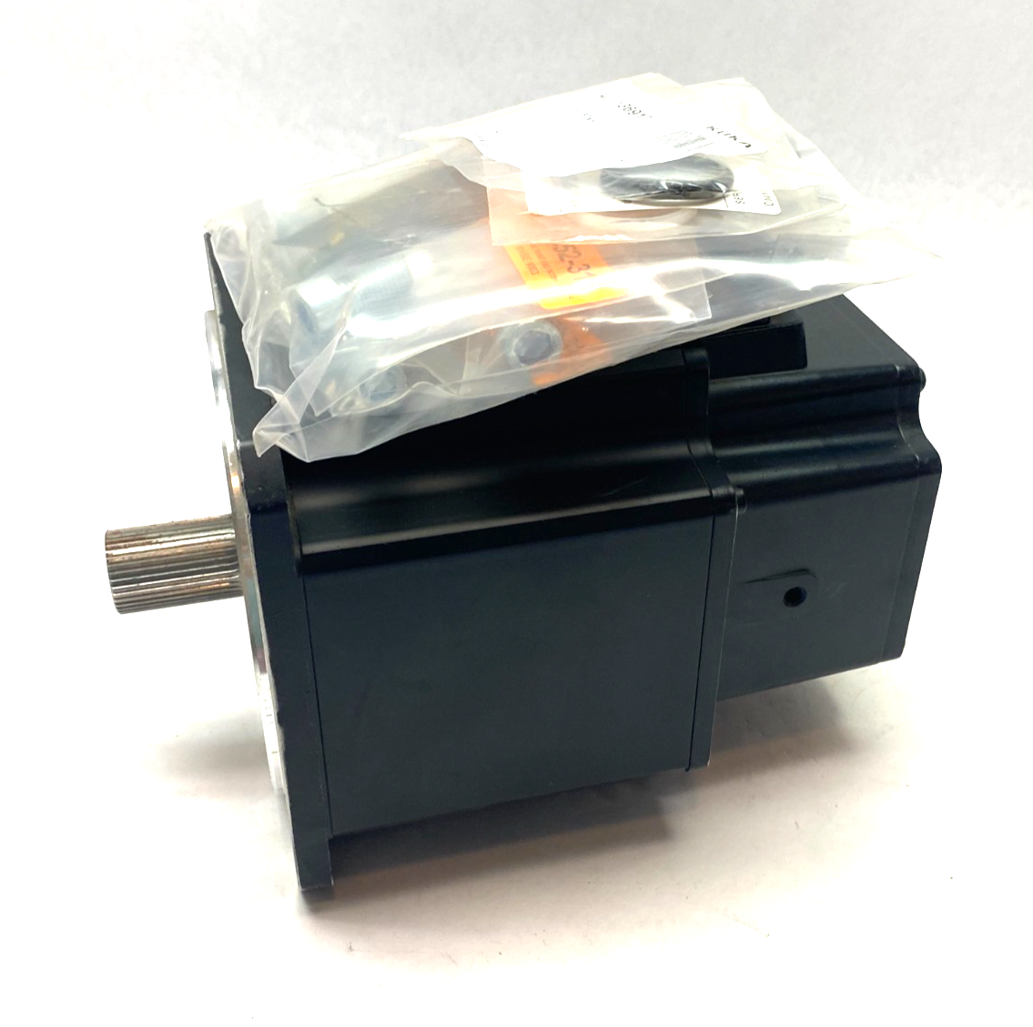 Kuka 311114 Servo Motor 5,5kW L0 ME, ME_260_190_30_L0 DAMAGED CONNECTOR - New – Open box - Maverick Industrial Sales