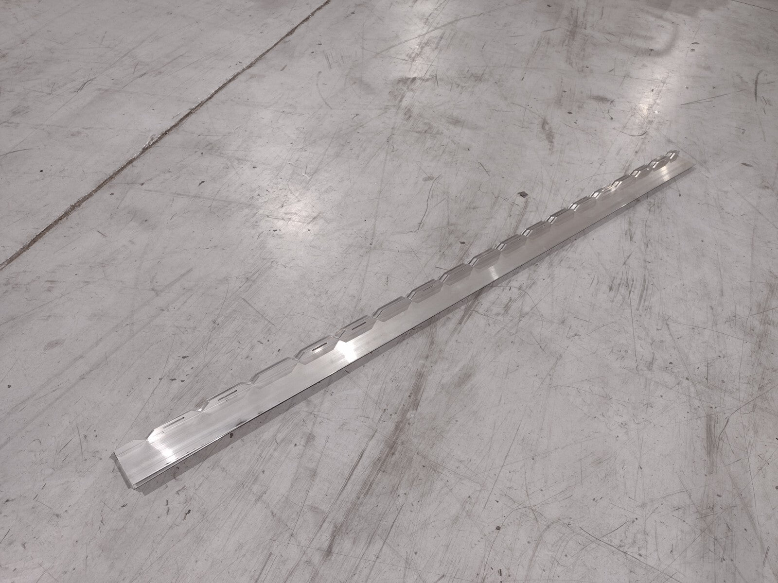 B-Line 73A90HBFL Barrier, Horizontal Bend 72" Length 781011325923 - New – Open box - Maverick Industrial Sales