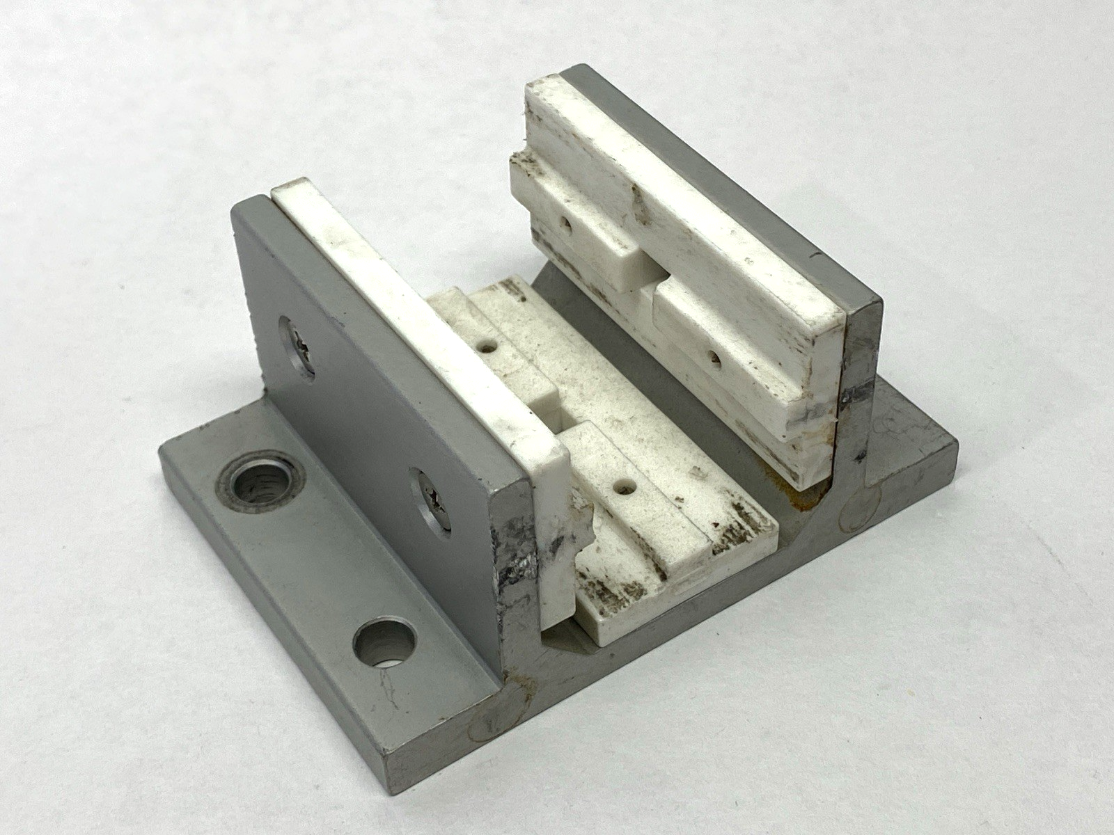 6825 | 80/20 3-Slot Mount Double Flange Aluminum Linear Bearing DAMAGED PLASTIC - Used - Maverick Industrial Sales