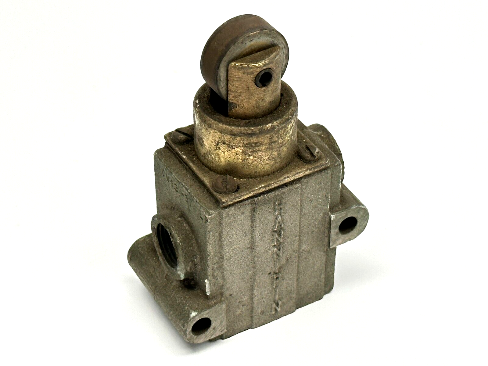 CW13-37 | Parker Hannifin LP Roller Cam Valve CW1337 - Used - Maverick Industrial Sales