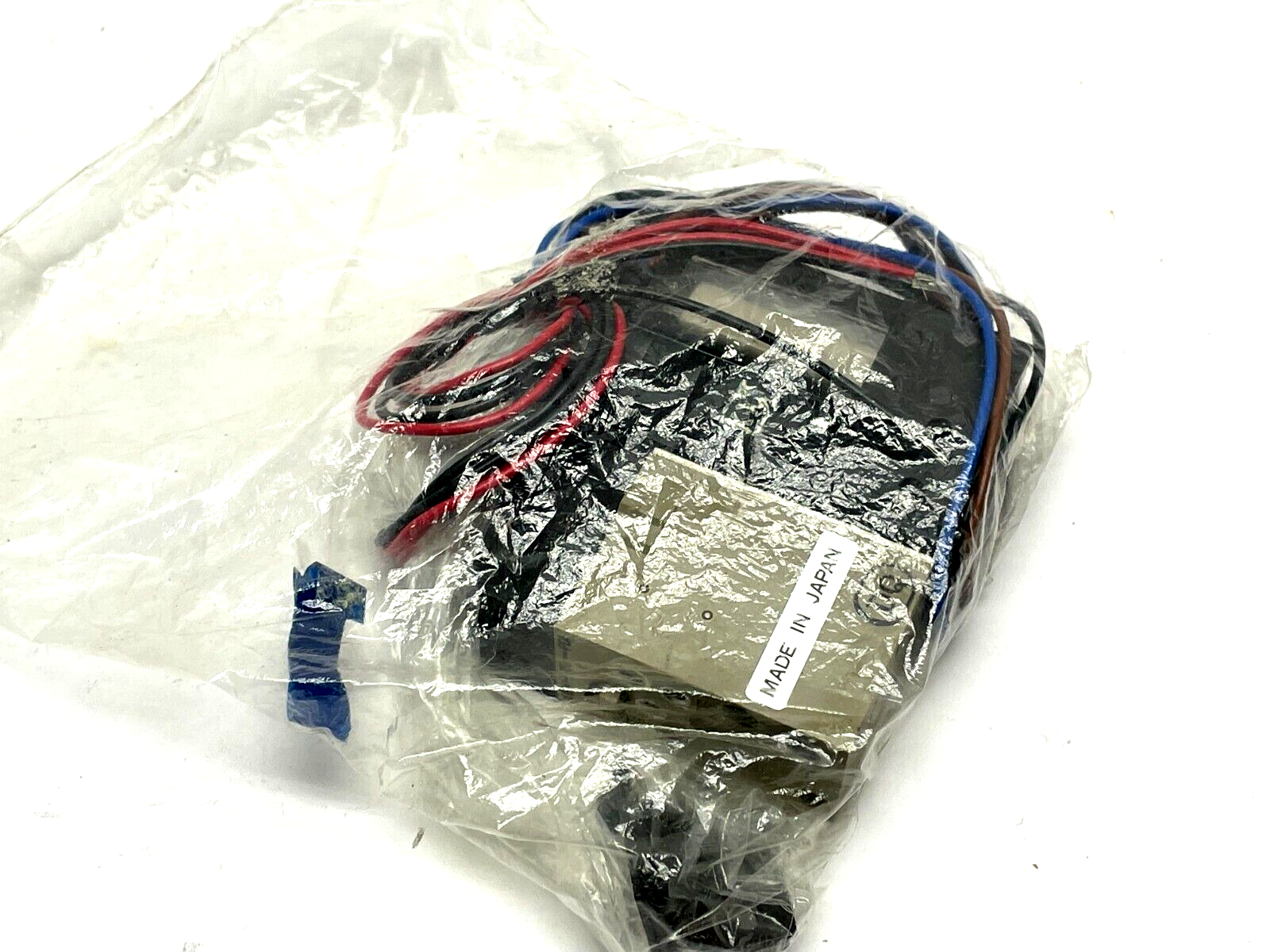 VJ114 | SMC Solenoid Valve 3-Port - New – Open box - Maverick Industrial Sales