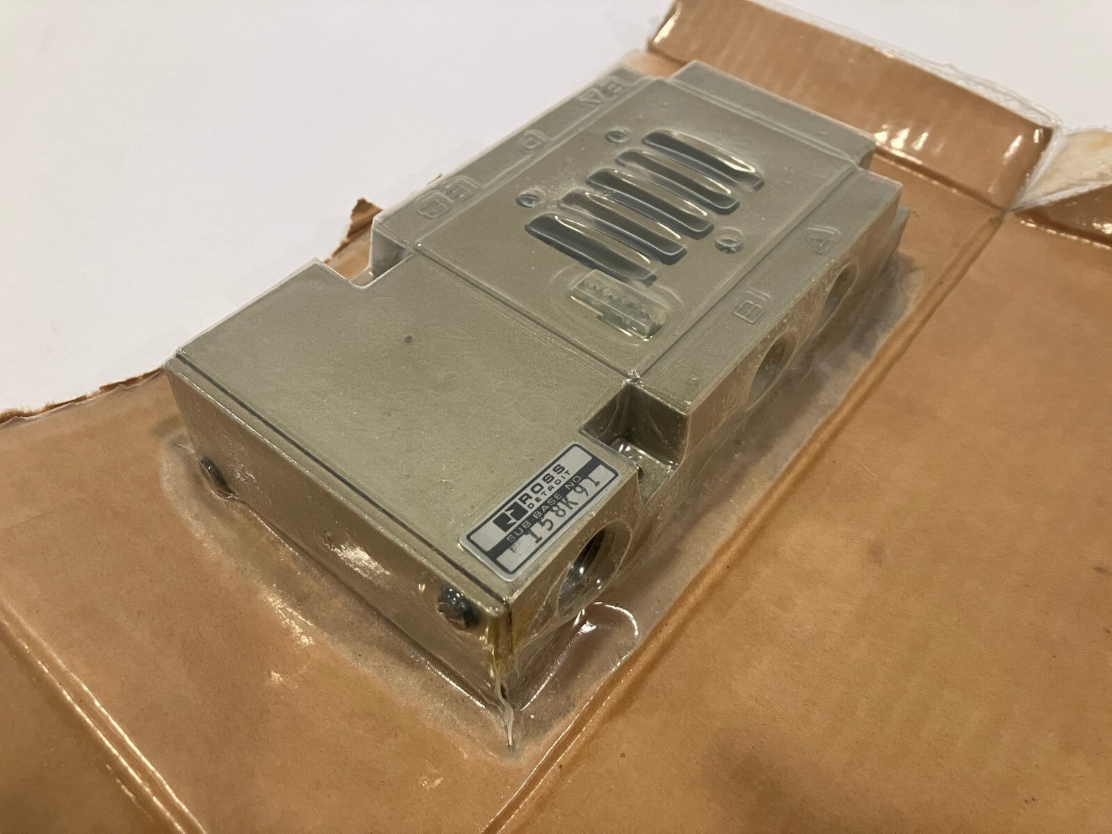 Ross 158K91 Manifold Sub-Base - New – Open box - Maverick Industrial Sales