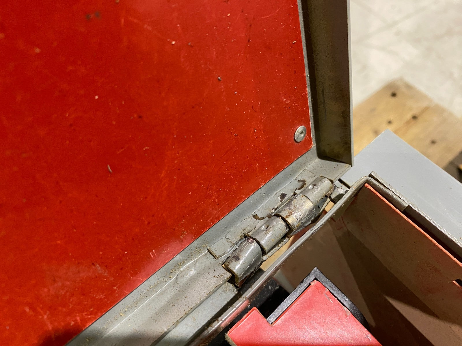 QMB366W | Square D Ser. E2 600A 3 Pole 600V Fusible Panelboard Switch Broken Hinge - Used - Maverick Industrial Sales