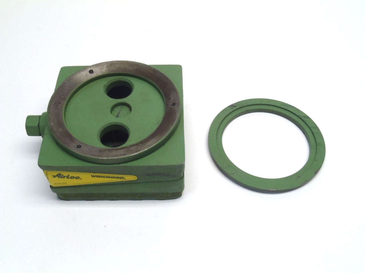 4.5" X 4.5" X 2.5" | Airloc Wedgmount Inch Bolt On Spherical Seat Leveling Mount - Used - Maverick Industrial Sales