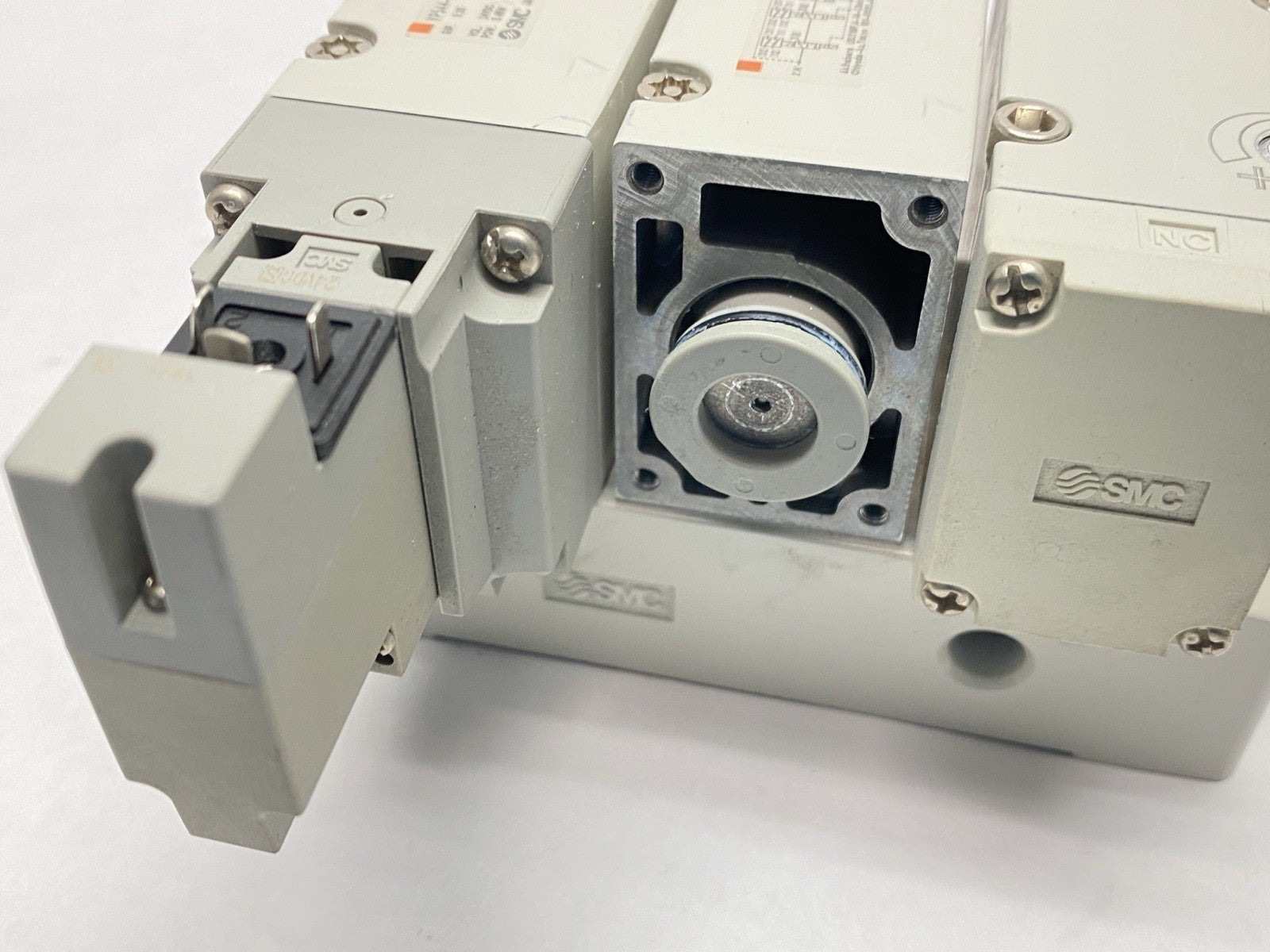 VP544-5DZ1-03N-M-X555 | SMC Pneumatic Solenoid Valve Manifold Soft Start 3/8" NPT - For parts or not working - Maverick Industrial Sales