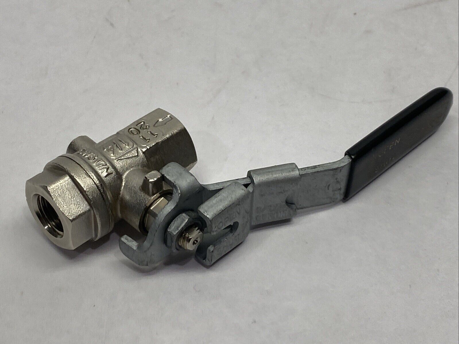 CW617N | Parker Stainless Steel Ball Valve 1/4" NPT PN14 DNB 200 PSI - Used - Maverick Industrial Sales