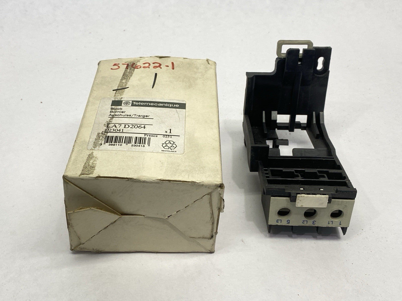 Telemecanique LA7D2064 TeSys Deca Terminal BLock Adapter - New – Open box - Maverick Industrial Sales