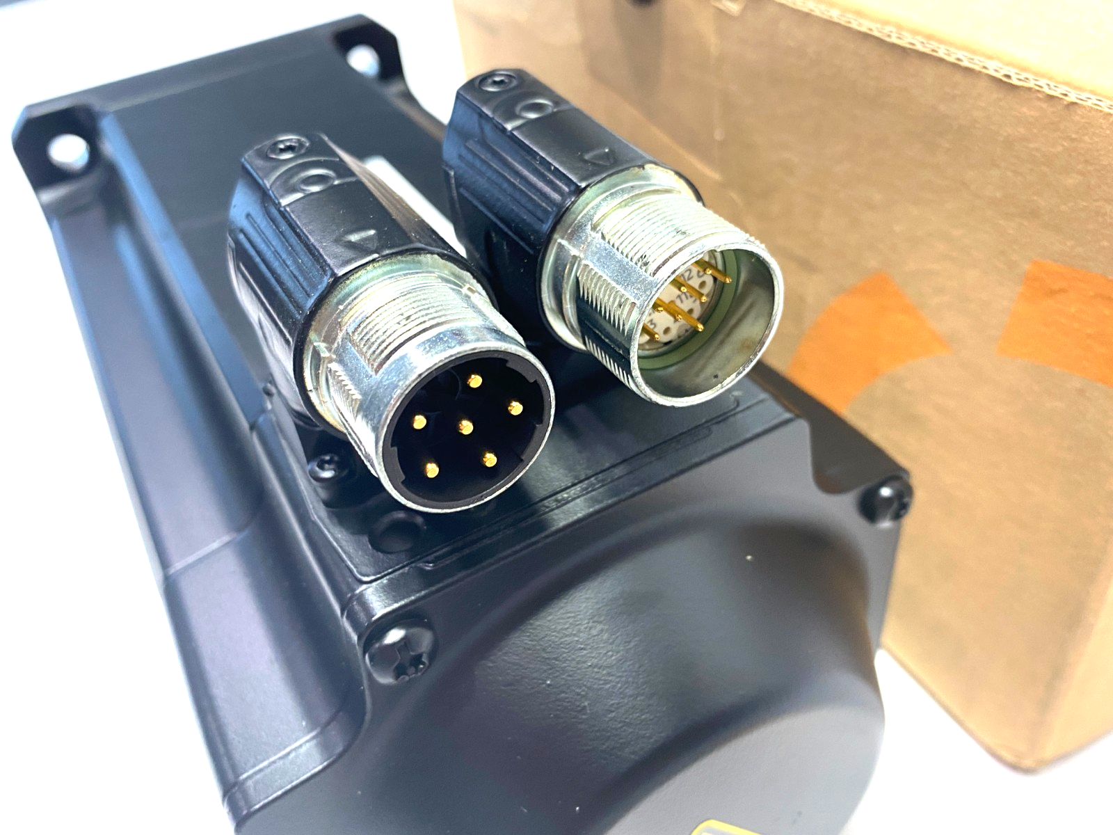 Kuka 00-334-482 EP Servo Motor 2,5kW L0 ME, ME_110_120_30_L0 - New – Open box - Maverick Industrial Sales