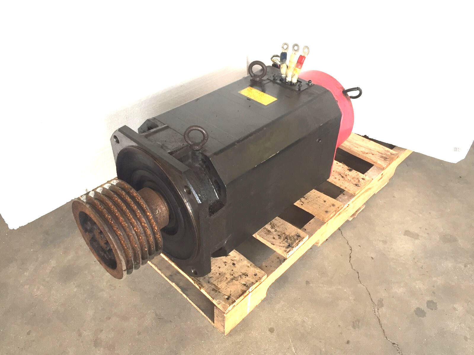 GE Fanuc P40 A06B-0831-B300 AC Spindle Motor Type 18.5kW CNC Machine - Maverick Industrial Sales