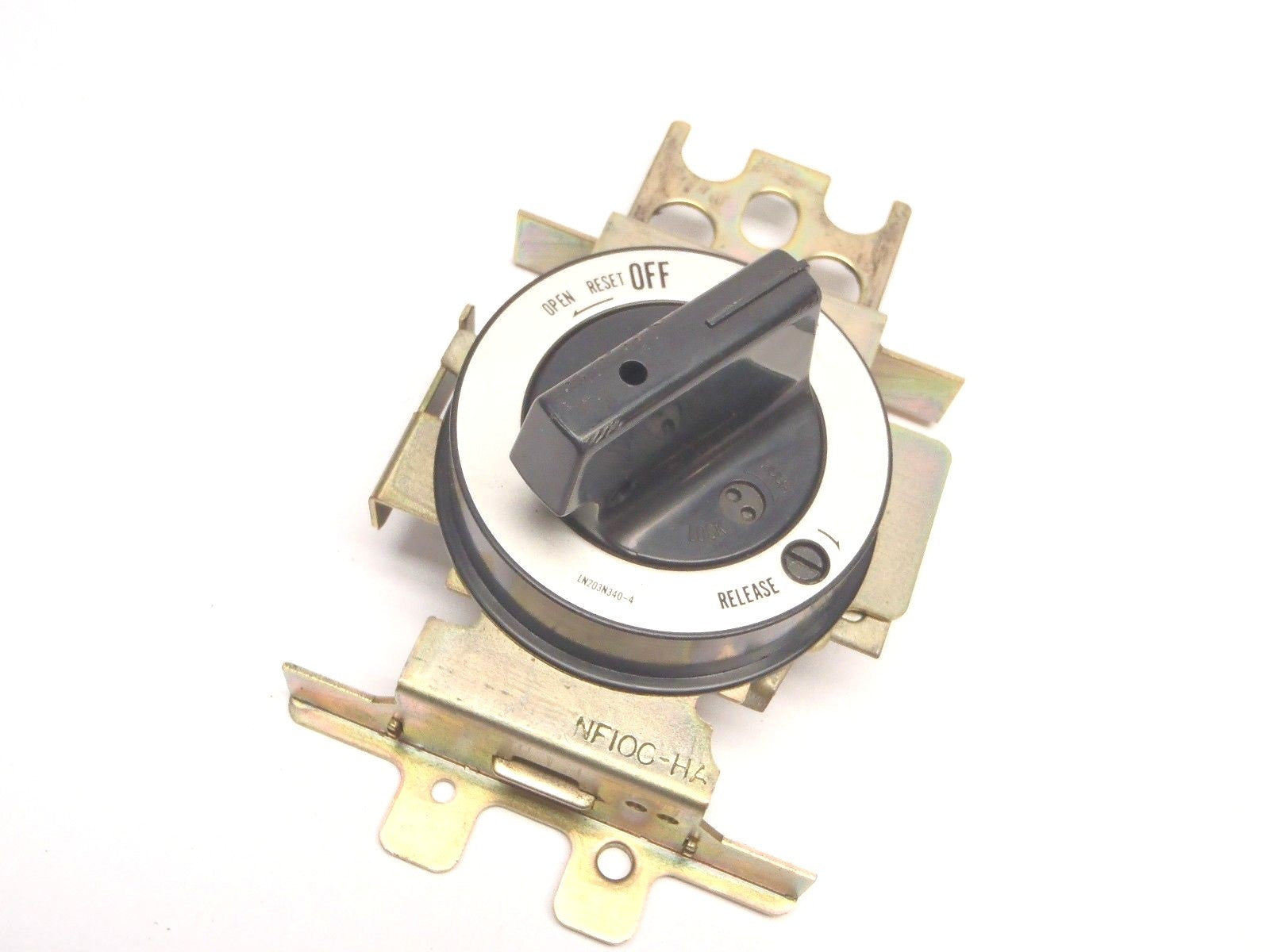 Mitsubishi NF100-HA Breaker Switch Handle P4A-15401 - Used - Maverick Industrial Sales