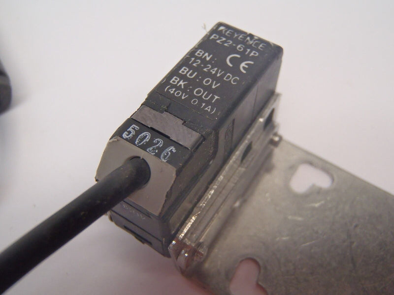 Keyence PZ2-61P Photoelectric Amplifier 12-24VDC w/ Bracket - Maverick Industrial Sales