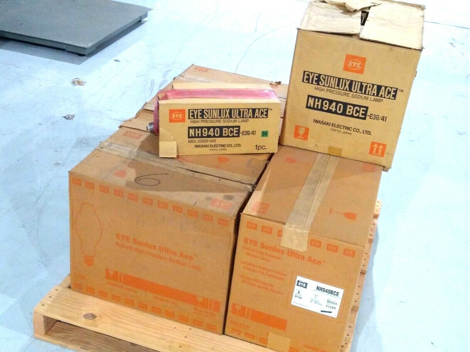 Iwasaki EYE Sunlux Ultra ACE NH940BCE RetroFit BT56 H36 & M47 HPSL LOT OF 37 - Maverick Industrial Sales