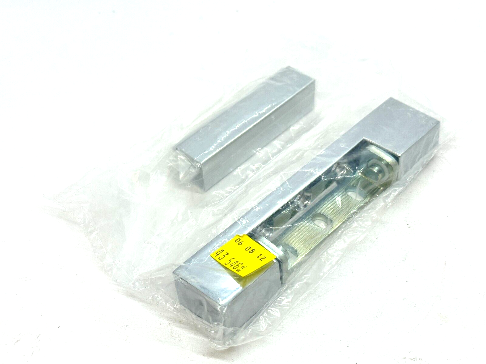 R42-2840 | Component Hardware Edgemount Hinge 5/8" Offset - New - Maverick Industrial Sales