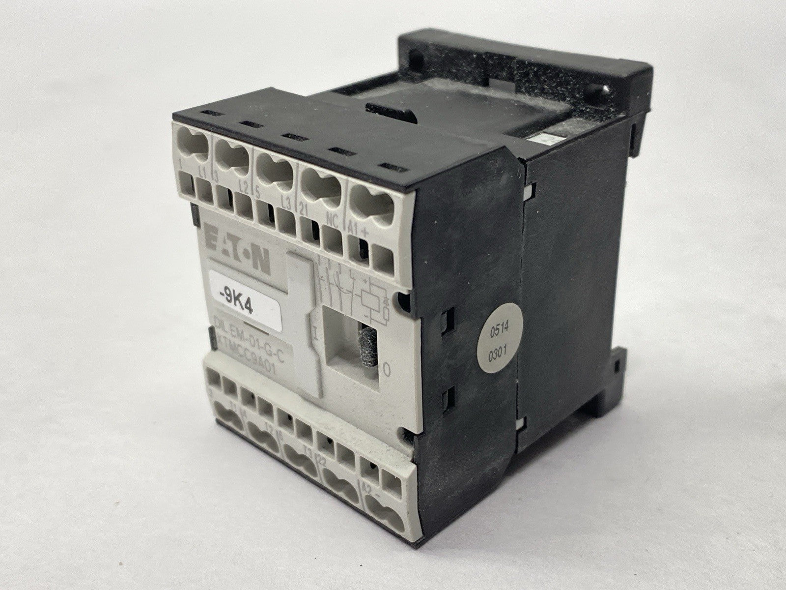XTMCC9A01 | Eaton Miniature Contactor 3-Pole 9A 110-120VAC - Used - Maverick Industrial Sales