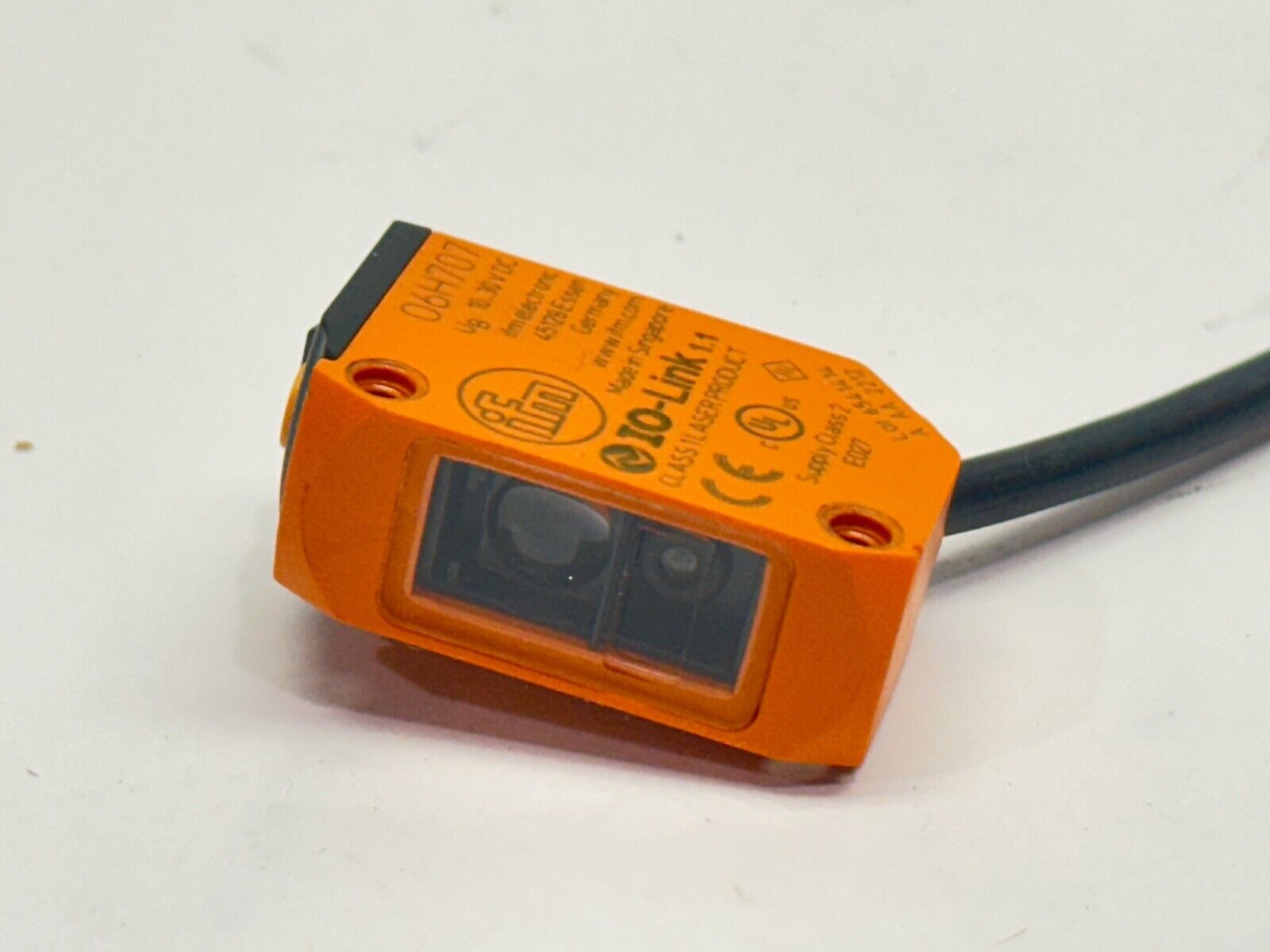 Ifm O6H707 Diffuse Sensor with Background Suppression O6HLFPKG/0,30m/US CUT END - For parts or not working - Maverick Industrial Sales