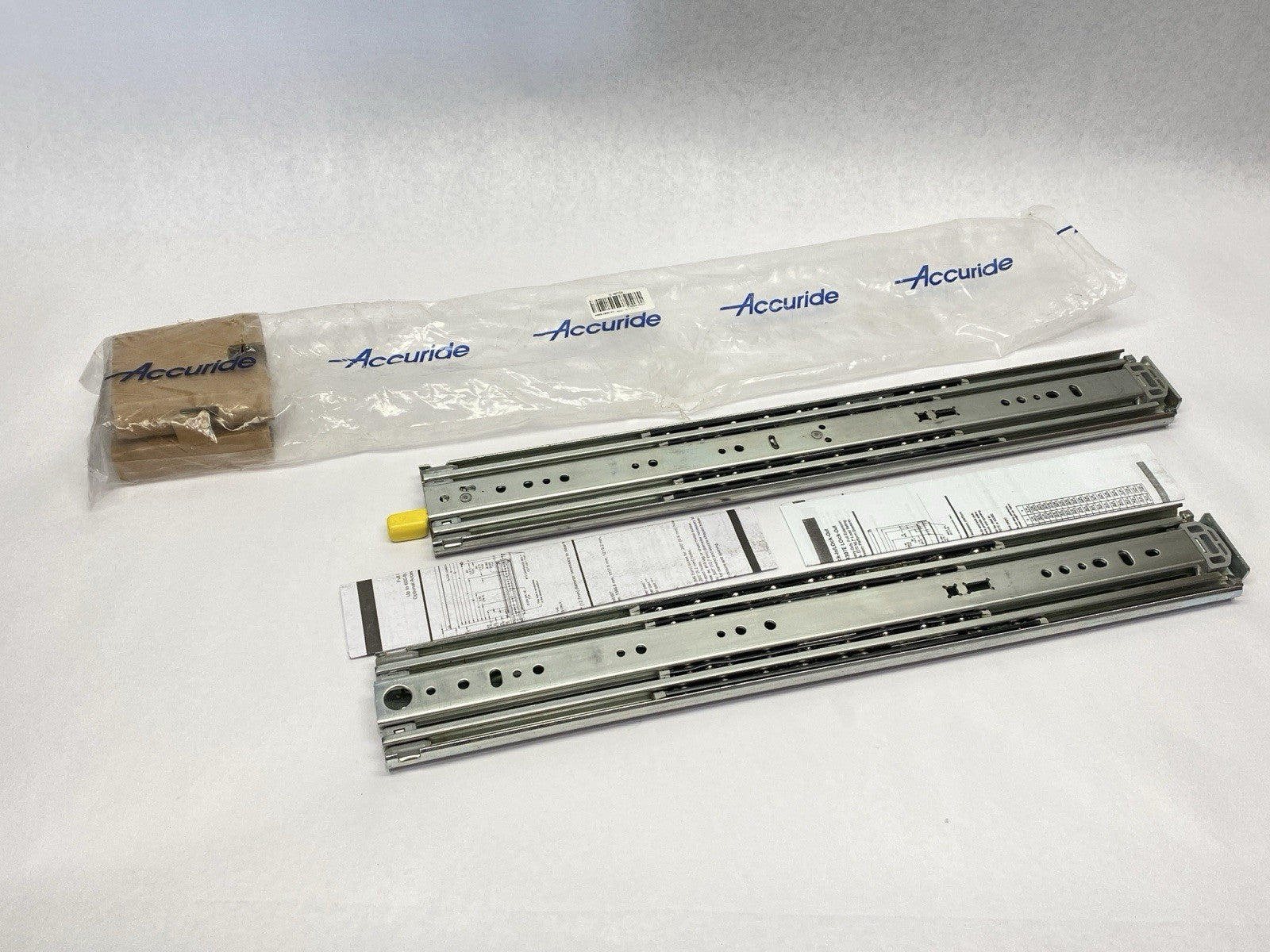 9308-522D, 4KTC4 | Accuride Heavy Duty Lock In/Out Drawer Slide Rails - New – Open box - Maverick Industrial Sales