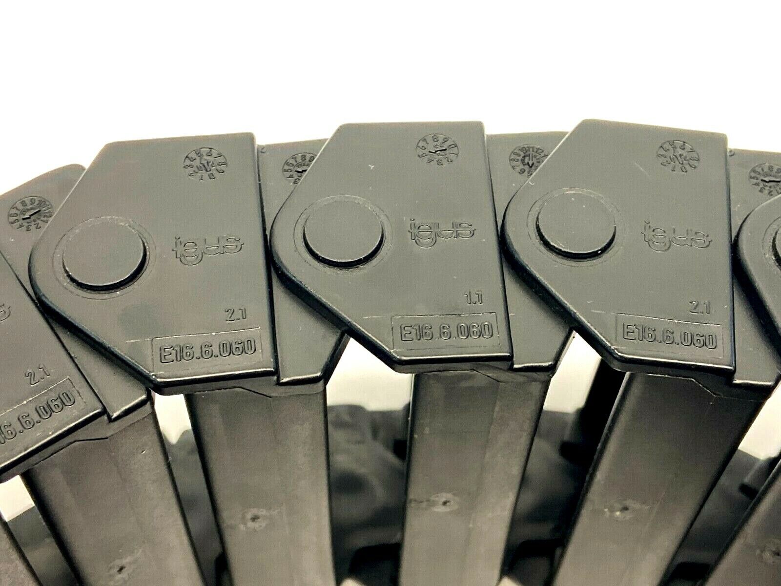 Igus E16.6.060 Energy Chain 2.5' FT 3.15" Inner Width 25 Links - New – Open box - Maverick Industrial Sales