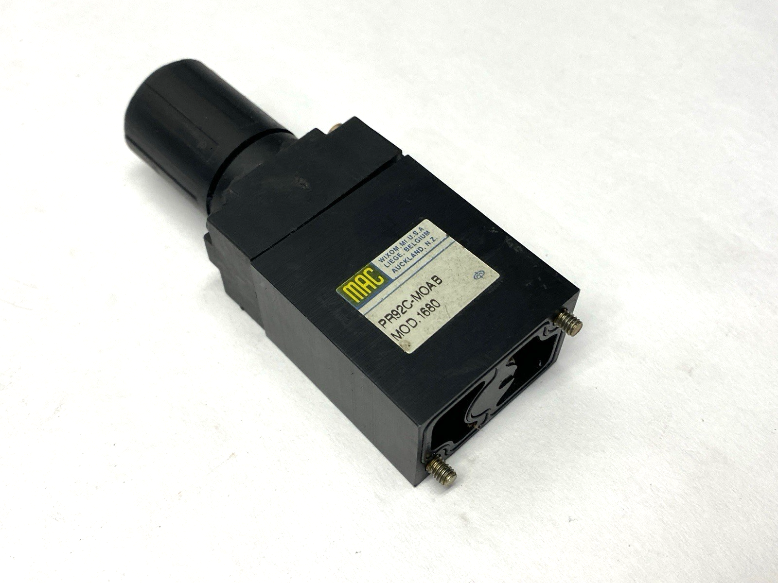 PR92C-MOAB | MAC Valves Pneumatic Pressure Regulator MISSING SCREW - Used - Maverick Industrial Sales