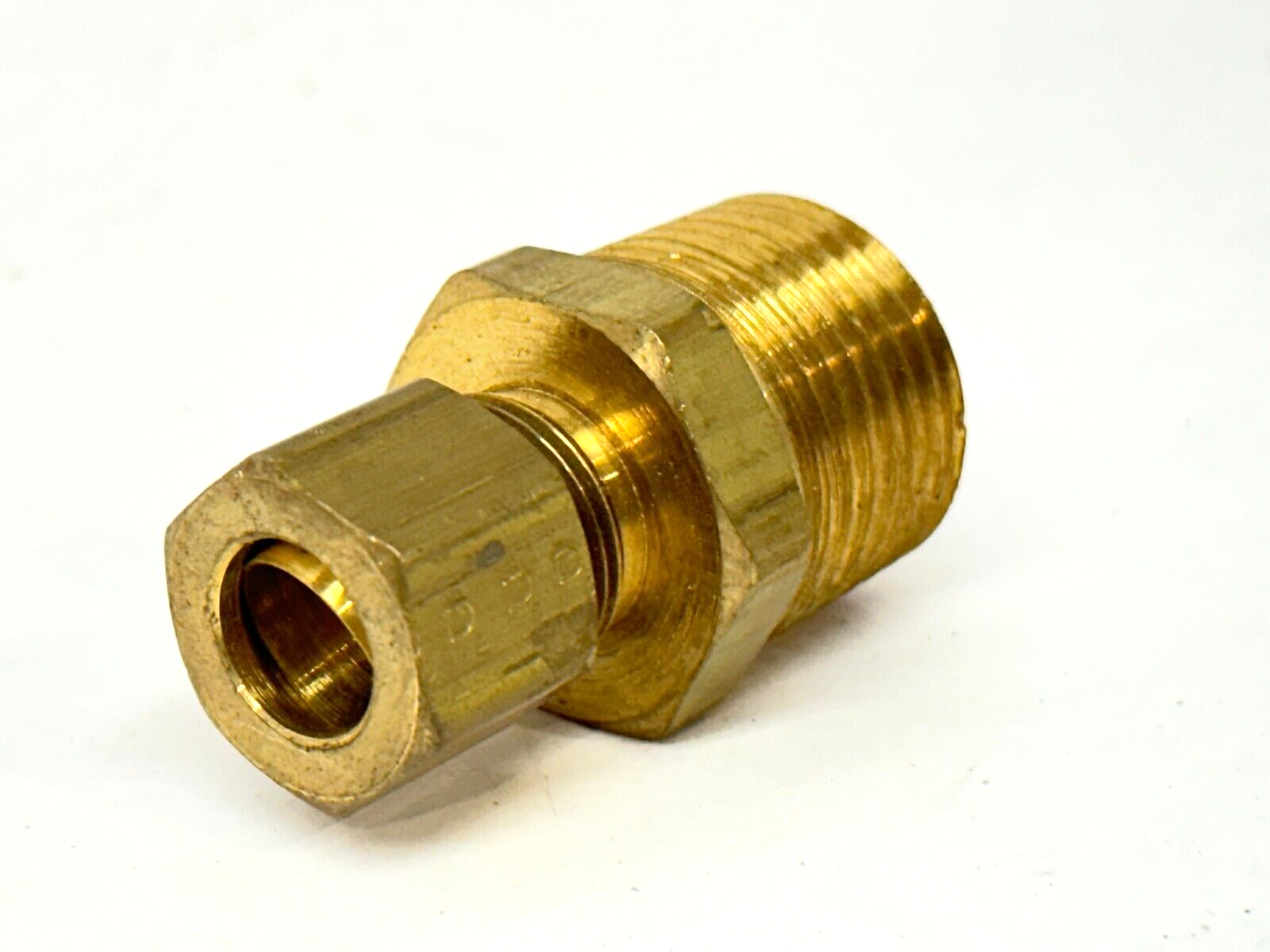 Parker 6MSC8N-B 3/8" OD Compression Tube x 1/2" MNPT Adaptor Brass - New – Open box - Maverick Industrial Sales