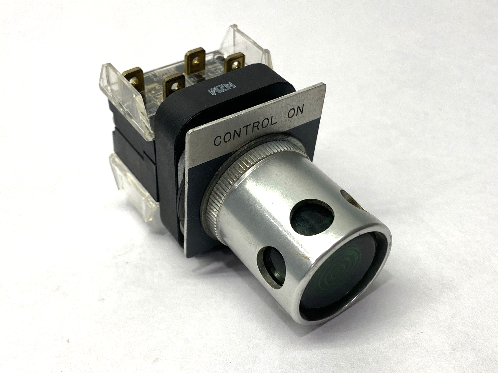 Allen Bradley 800T-QAH24GA2 Green Illuminated Push Button 30.5mm Ser. T - Maverick Industrial Sales