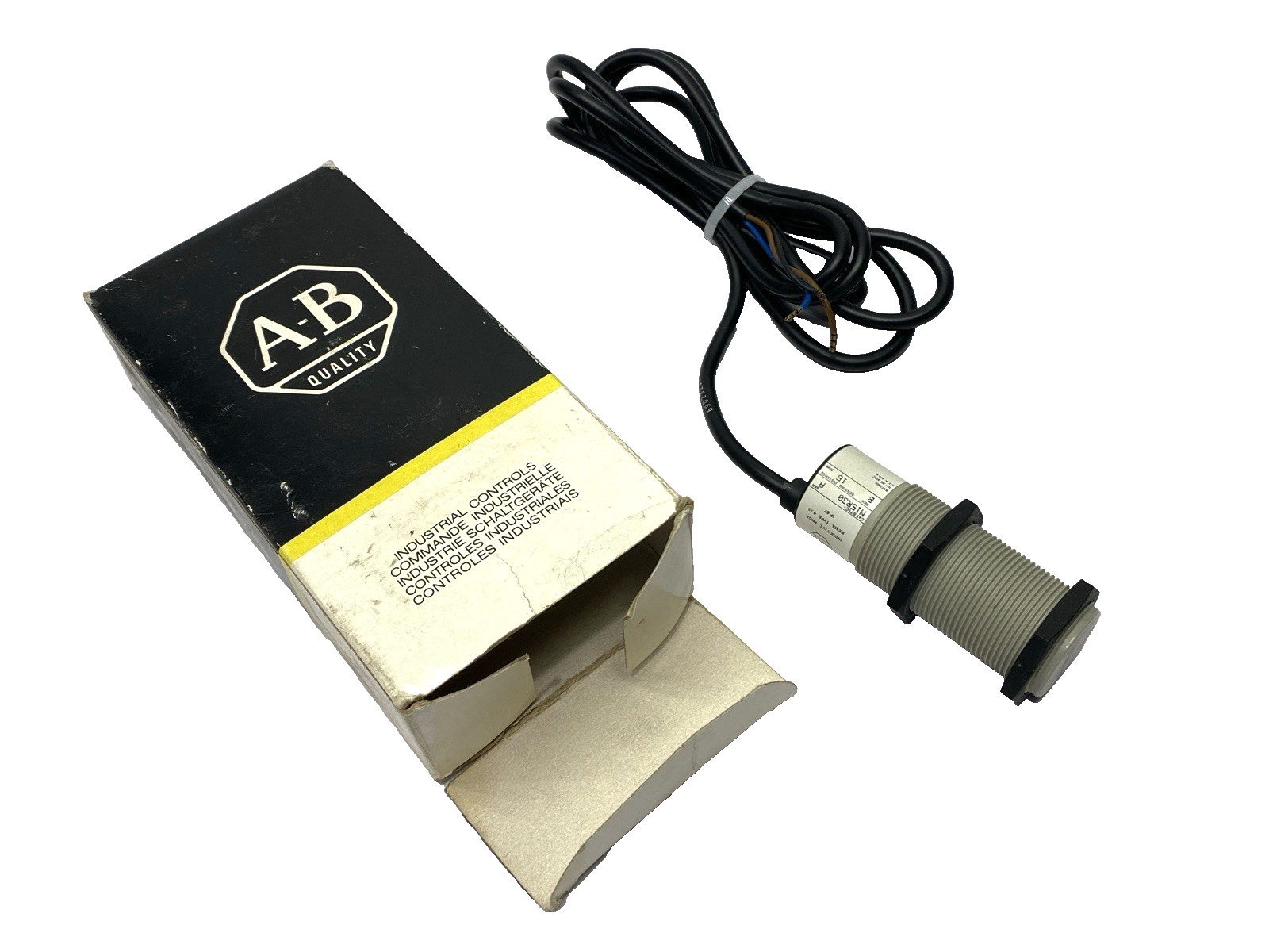 Allen Bradley 817C-N15R30 Ser. A Cylindrical Inductive Proximity Sensor Rev. B - Maverick Industrial Sales