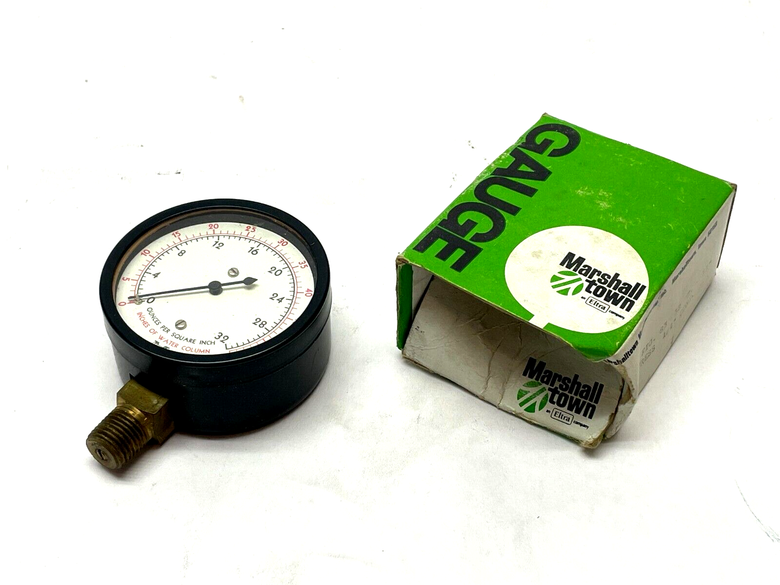 G10609 | Marshall Town Water Pressure Gauge 2-1/2" Fig. 1/4" Connection - New Other - Maverick Industrial Sales