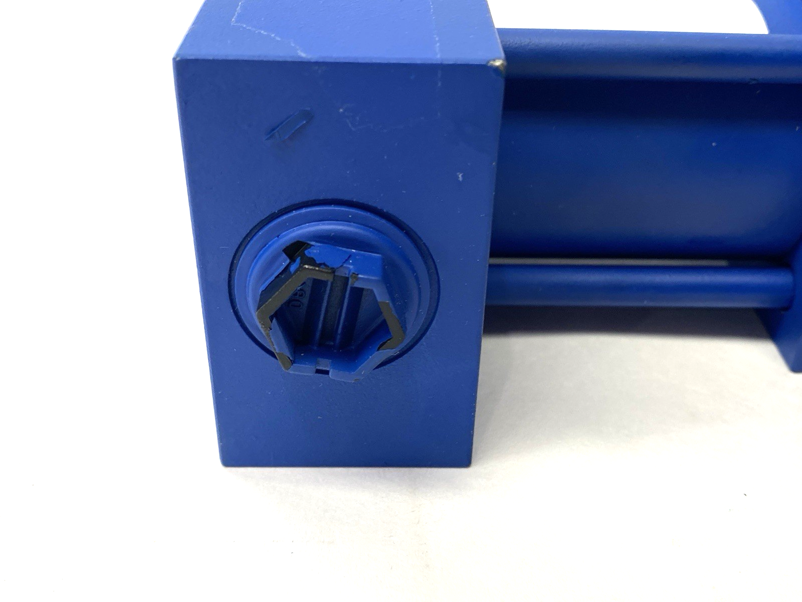 Rexroth CDT3ME6/40/28/20Z30/B22HEUMWWWWW Hydraulic Cylinder R900999T31 - Maverick Industrial Sales