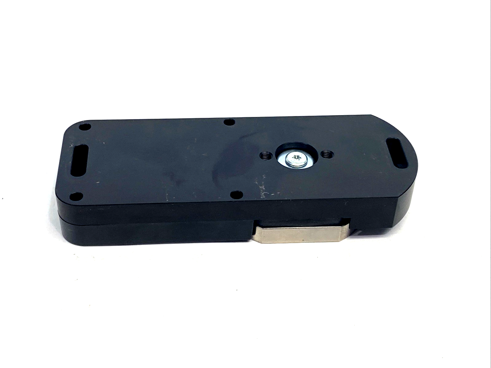 PSEN sl-0.5p 1.1 / PSEN sl-0.5 | Pilz PSEN SL-0.5p 1.1 / PSEN sl-0.5 Safety Locking Device 570500, 570510, 570520 - Used - Maverick Industrial Sales