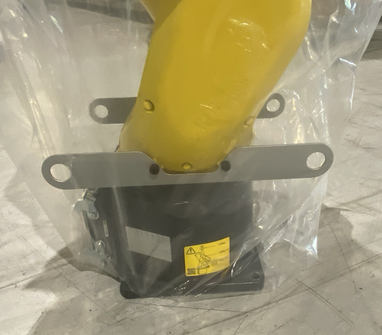 A05B-1142-B201 | Fanuc Compact 6-Axis Robot LR Mate 200iD, 717mm Reach 25kg- New – Open box - Maverick Industrial Sales