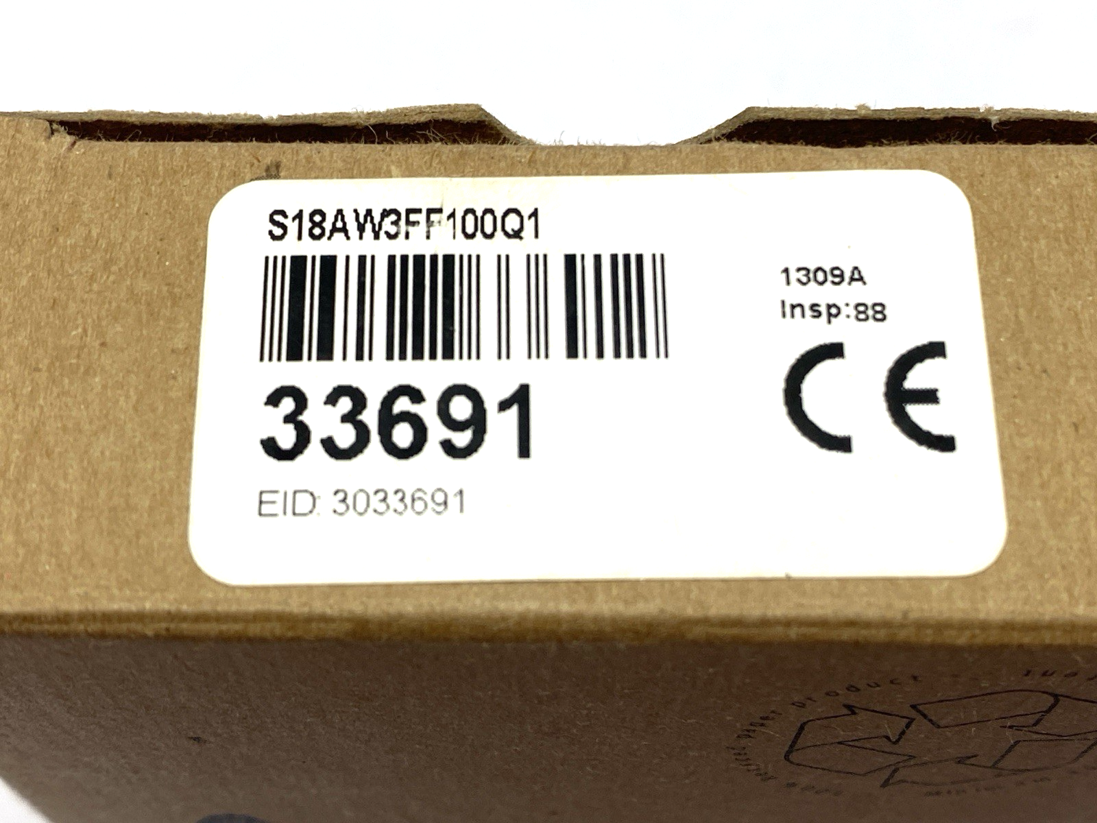 S18AW3FF100Q1, 33691 | Banner S18AW3FF100Q1 Photoelectric EZ-BEAM Sensor 4-Pin 230-250VAC 33691 - New – Open box - Maverick Industrial Sales