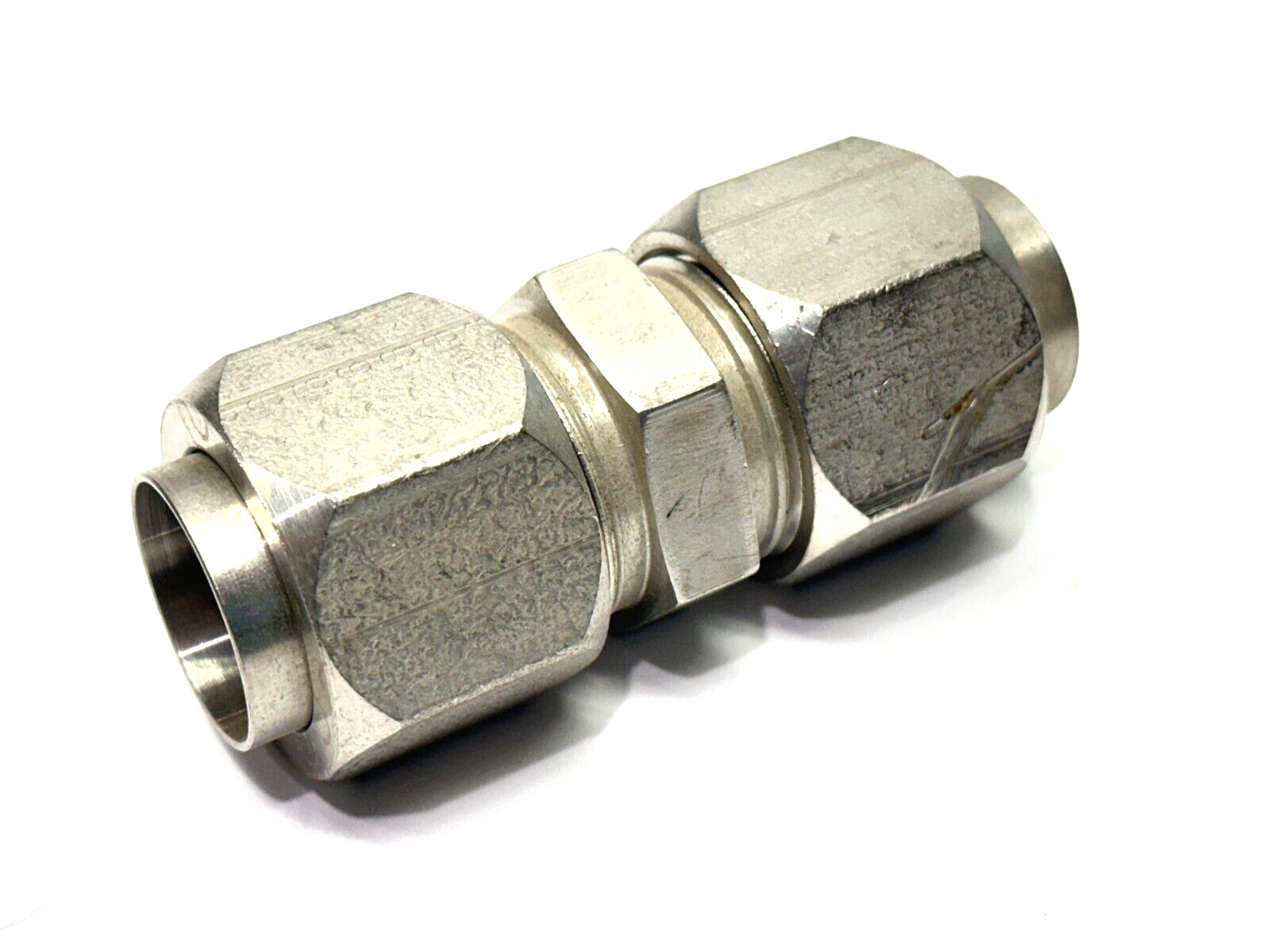 Parker 24 HBTX-SS Triple Lok 37 Degree Flare Union Stainless Steel 1-1/2" - Maverick Industrial Sales