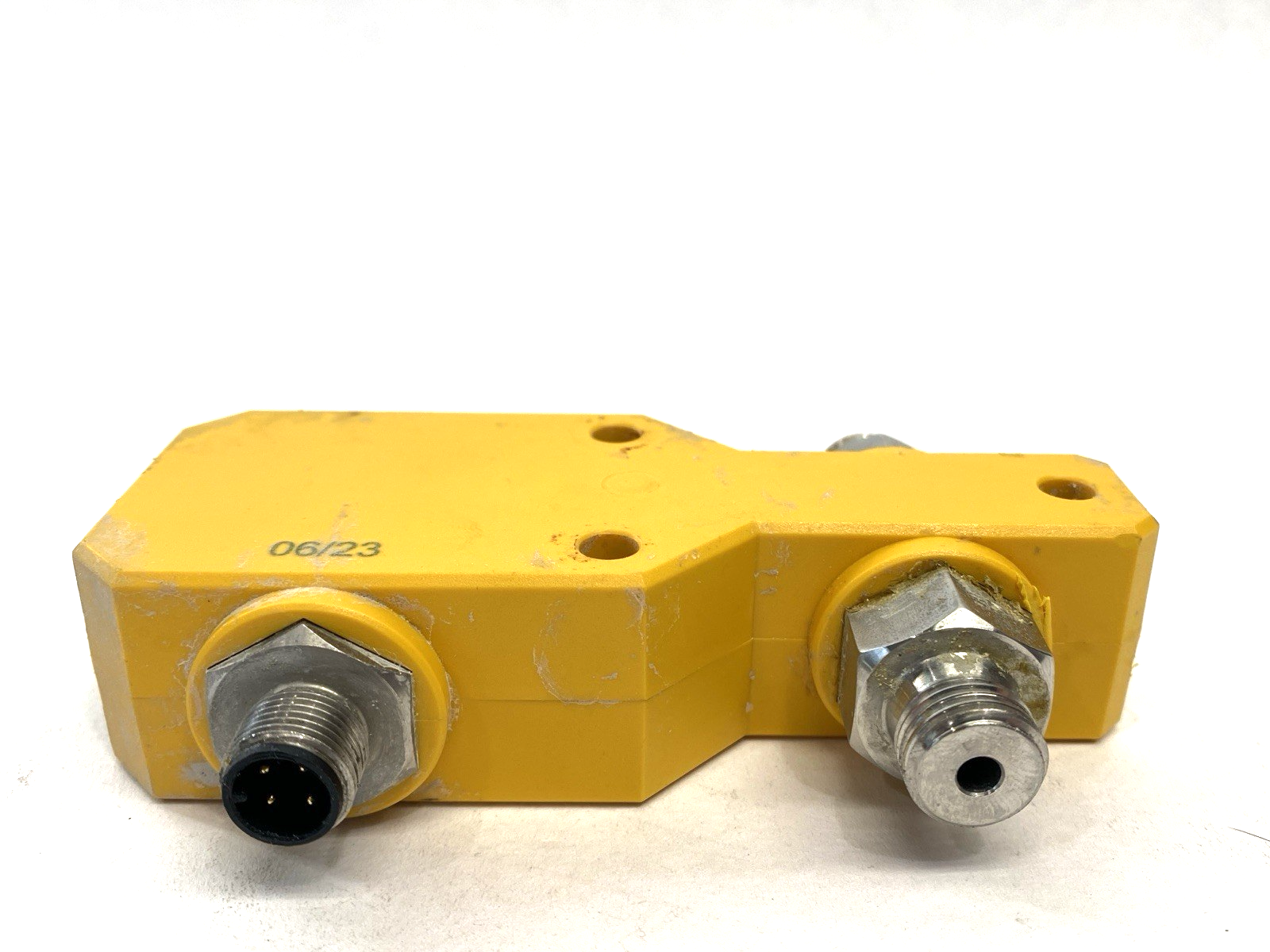 FCI-D04A4P-AP8X-H1141 | Turck Class 2 Inline Flow Control Sensor 24VDC 6870640 - For parts or not working - Maverick Industrial Sales