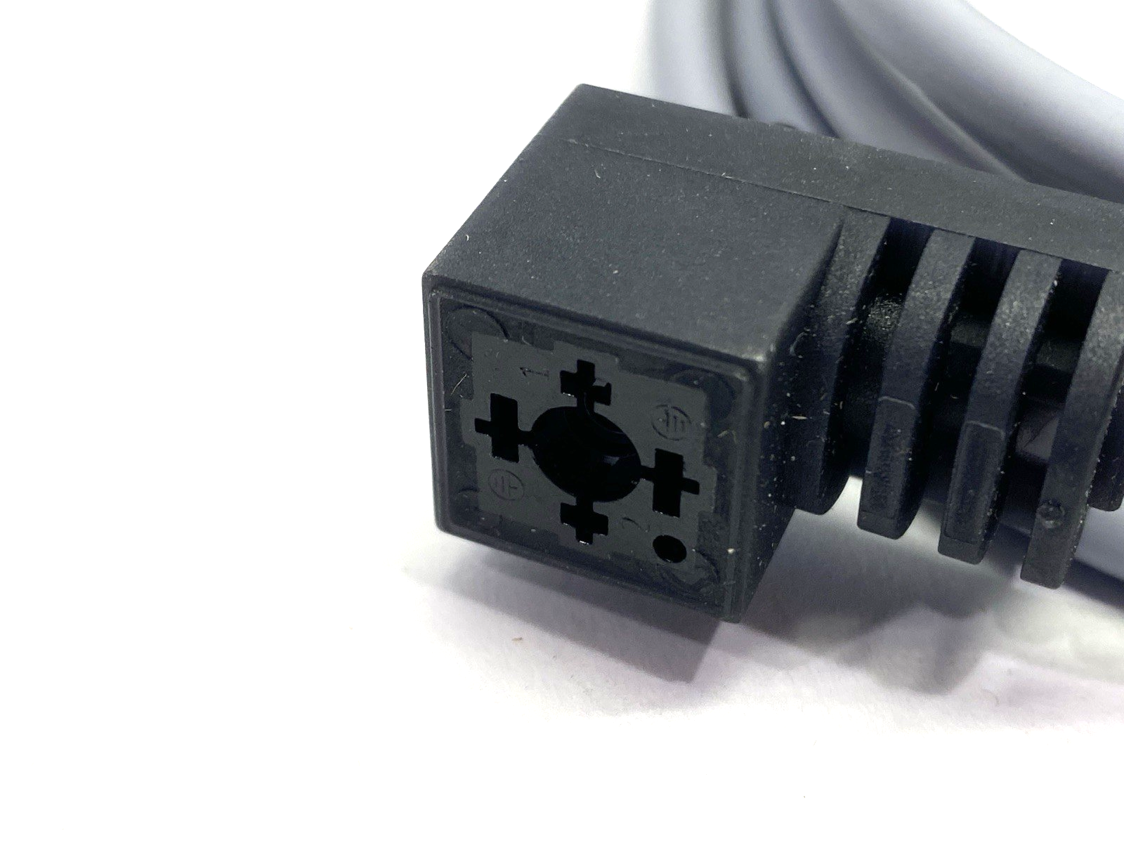 Festo KMEB-1-24-2.5-LED Angled Plug Socket w/Cable 151688 - New – Open box - Maverick Industrial Sales