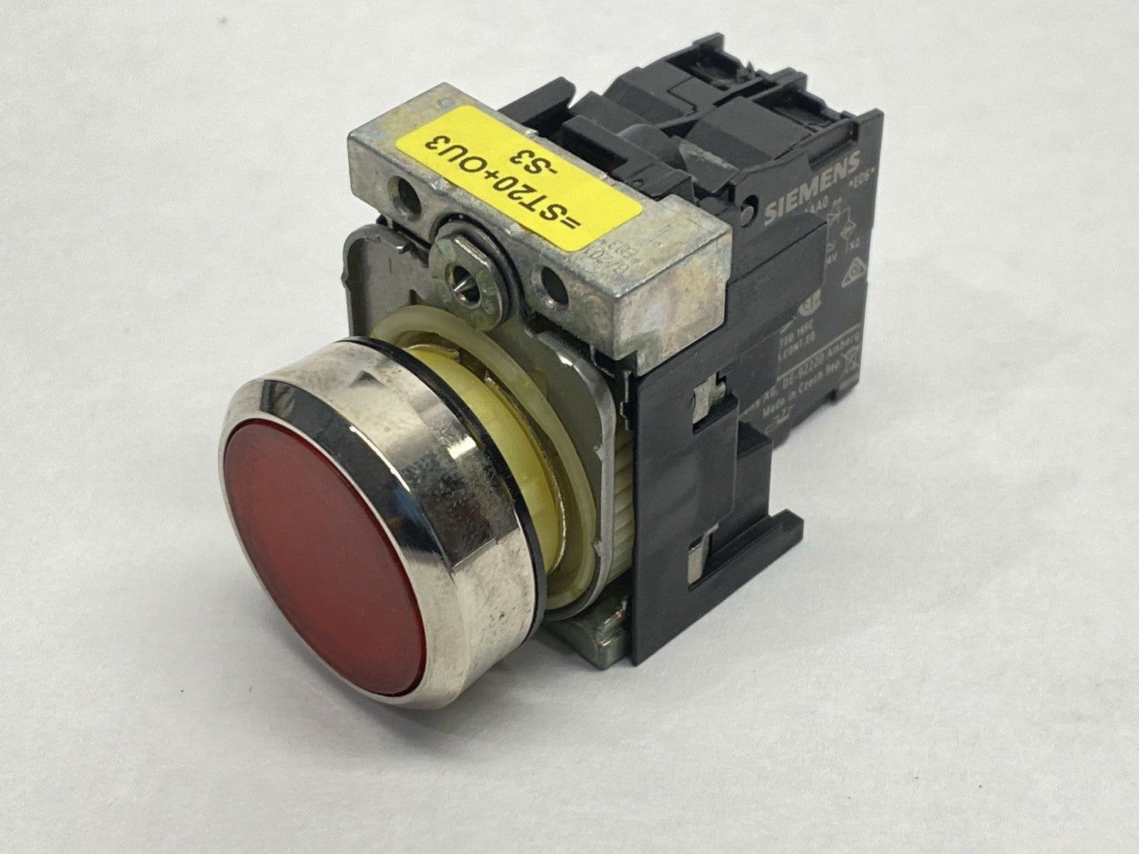 3SU1153-0AB20-1BA0 | Siemens 22mm Illuminated Pushbutton Red w/ 3SU1510-0AA10-0AA0 - Used - Maverick Industrial Sales