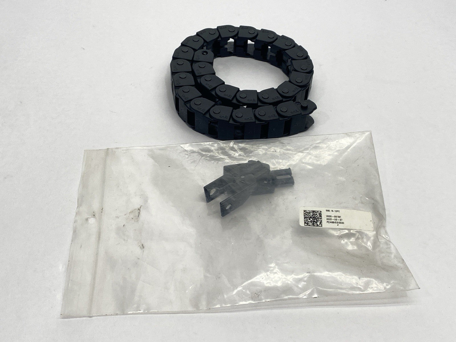 Igus 080.16.12 E-Chain Cable Carrier With Mounting Bracket 25 Links - New – Open box - Maverick Industrial Sales