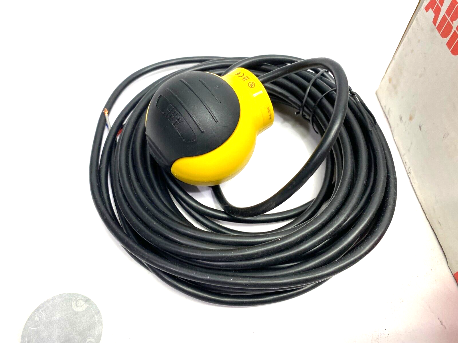 ABB 2TLA020007R3200 Jokab Safety Safeball Hand Control Switch 1NO, 1NC JSTD1-C - New – Open box - Maverick Industrial Sales