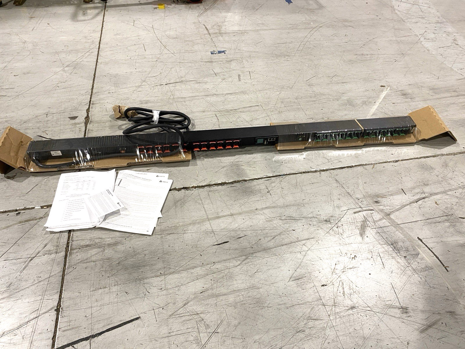 Vertiv Geist VP5N30AP rPDU Switched Unit Level Monitoring EC 30A 208V Vertical - New – Open box - Maverick Industrial Sales