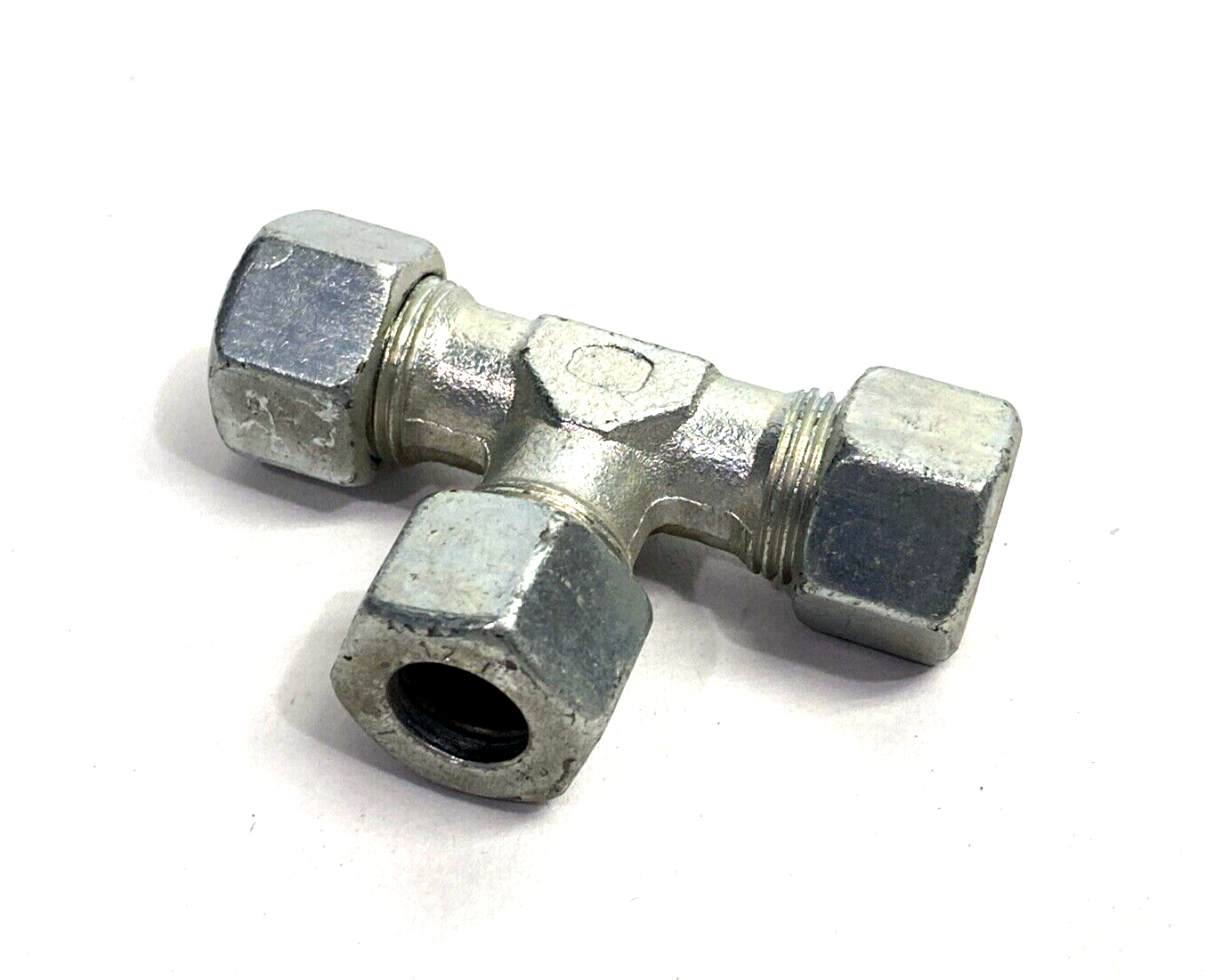 Parker T12ZSCF Ermeto DIN Tee Fitting Tube To Tube 12mm O.D. - New – Open box - Maverick Industrial Sales