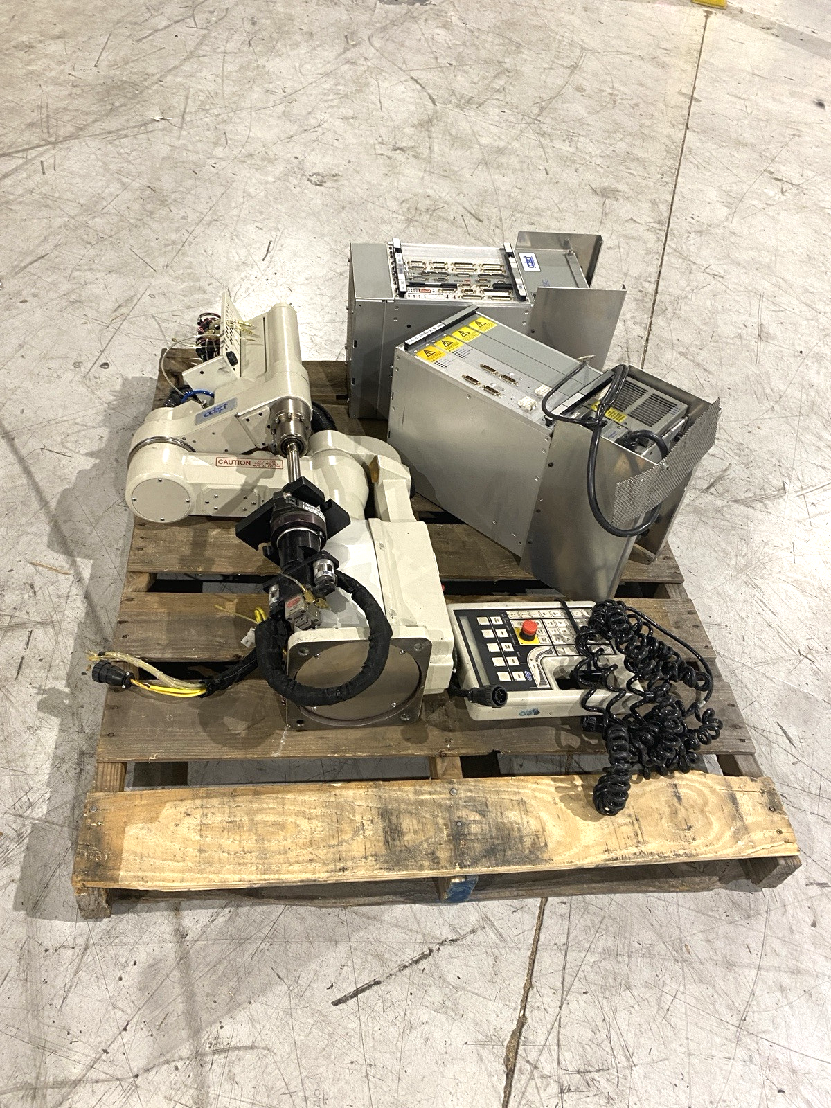 Adept 550 Table-Top SCARA with PA-4, MV-5, and Manual Control III Operator - Maverick Industrial Sales