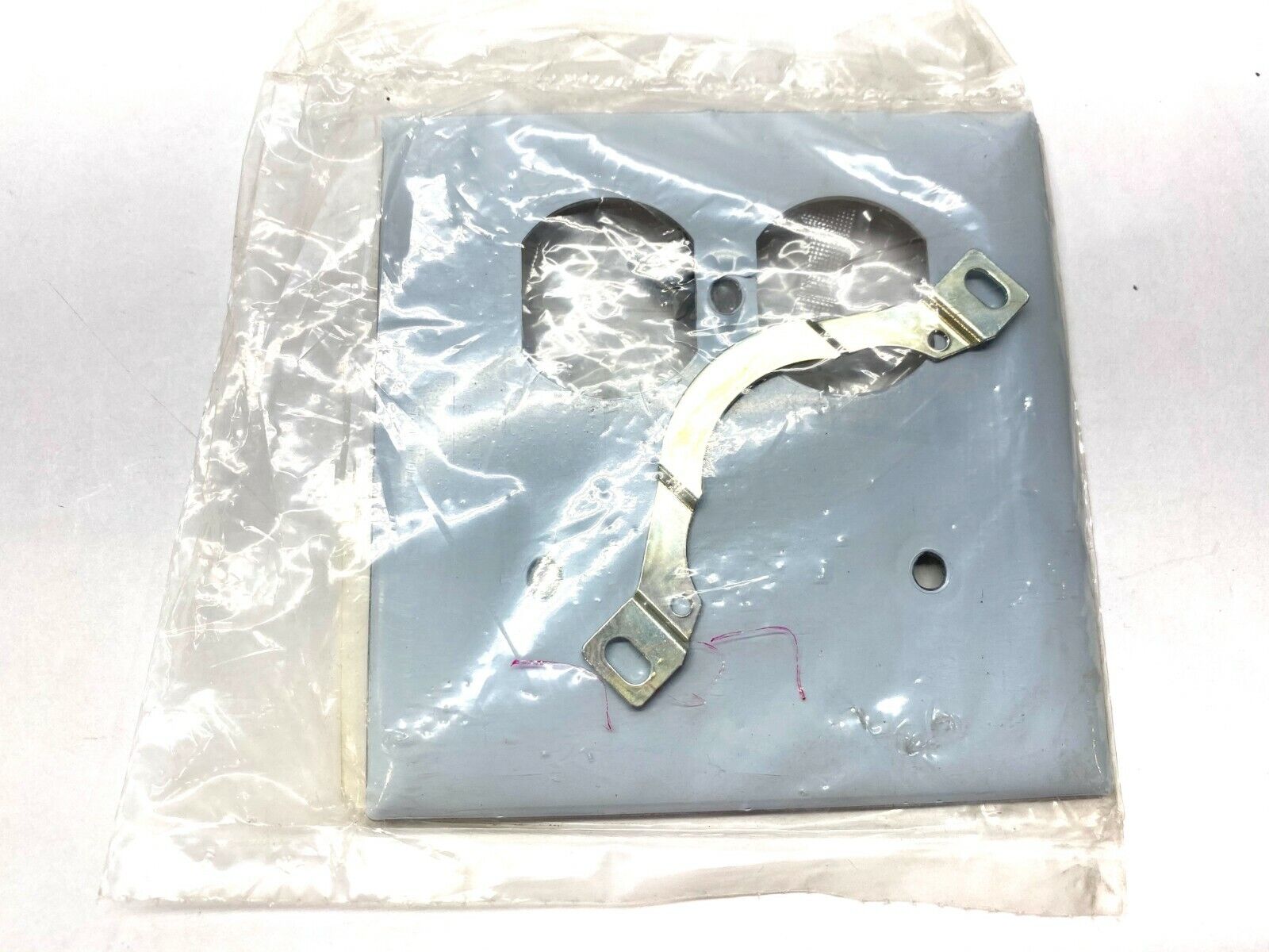 Hubbell SS148 Wallplate Duplex 2 Gang - New - Maverick Industrial Sales