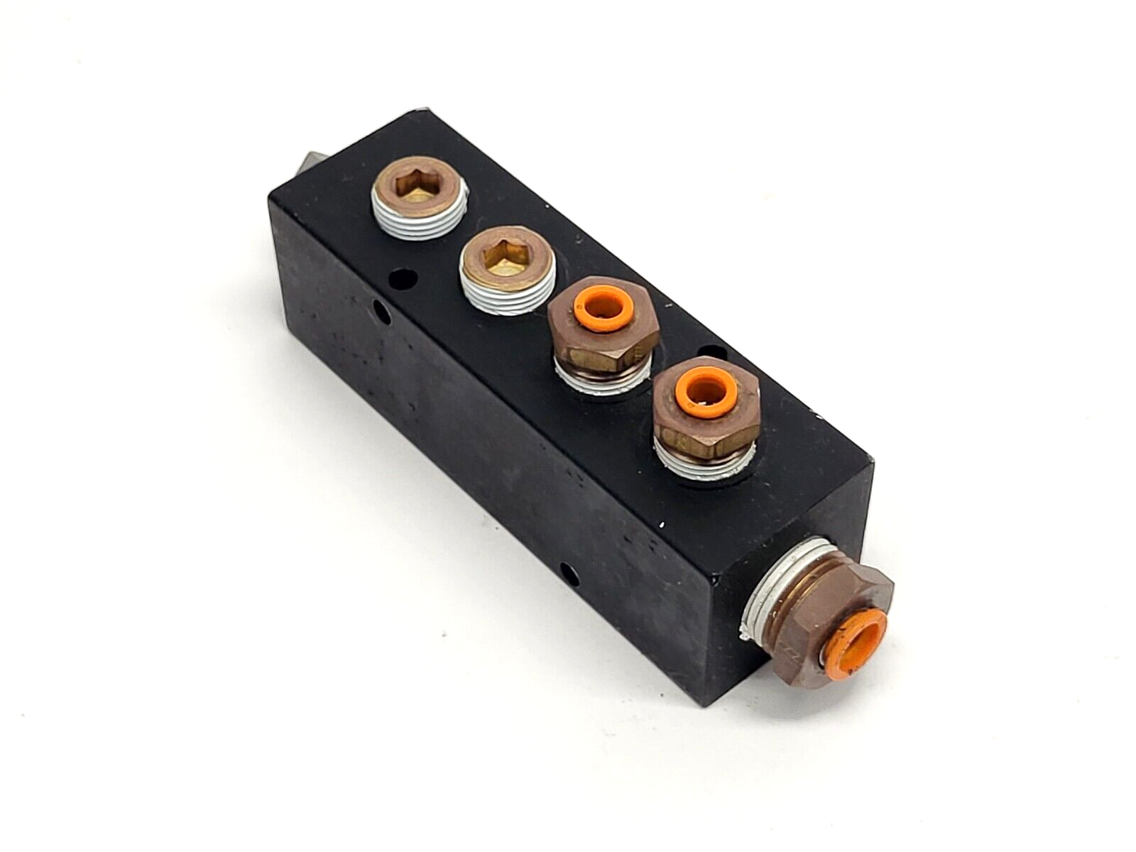 PCM30-375-04B | Polyconn Manifold 6-Port - Used - Maverick Industrial Sales