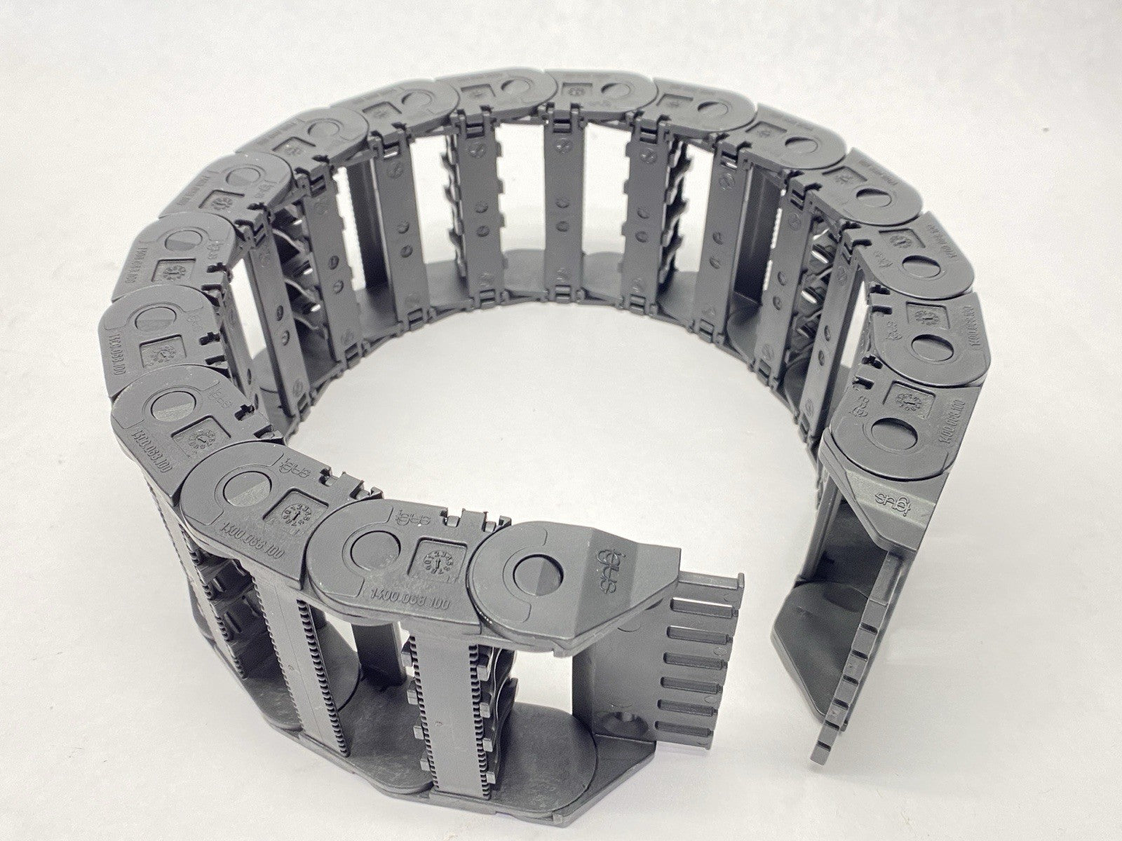 1400.068.100 | Igus E2 Energy Chain 16 Links w/ 14068.2PZ End Brackets - New Other - Maverick Industrial Sales