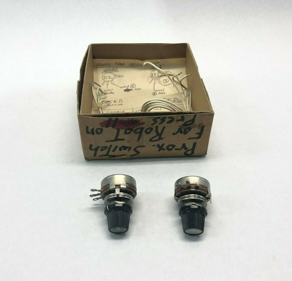 Allen Bradley 2-MEG Z1 Type J Knob Proxy Switches, JA1N056S205UA, Lot of 2 - Maverick Industrial Sales