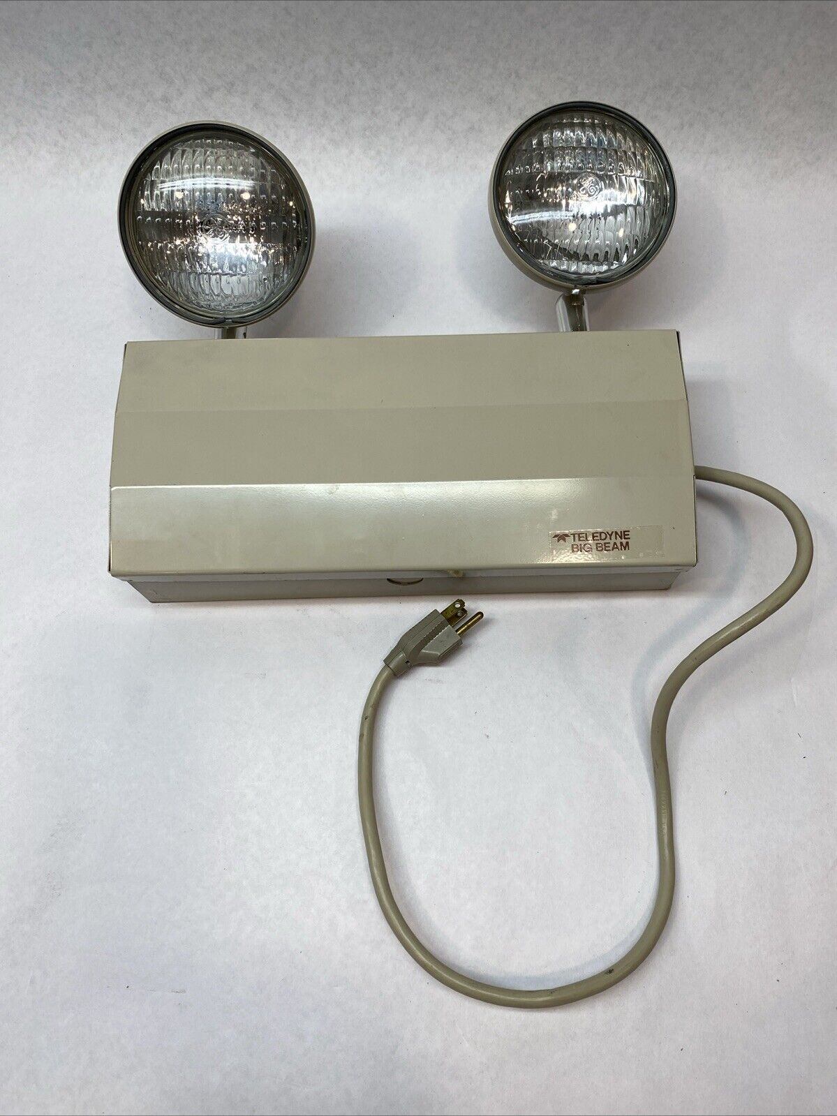 Teledyne Big Beam 2ET6G8P2-8 Emergency Light ET6G8 120V 35A 60Hz - For parts or not working - Maverick Industrial Sales