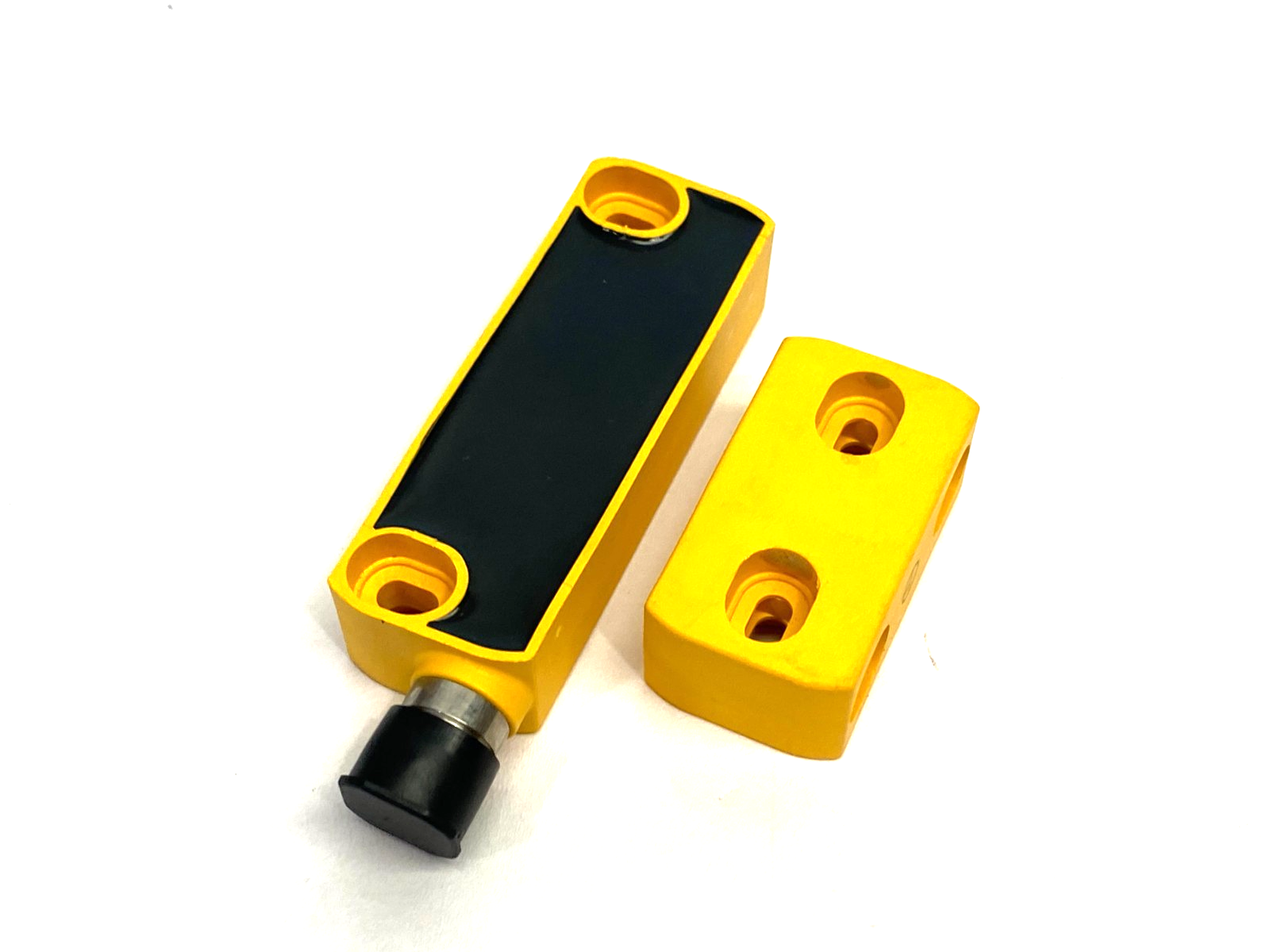 Ifm MN700S RFID Coded Safety Sensor MN35010-BPKG/CD/US w/ E1102S Coded Target - New – Open box - Maverick Industrial Sales