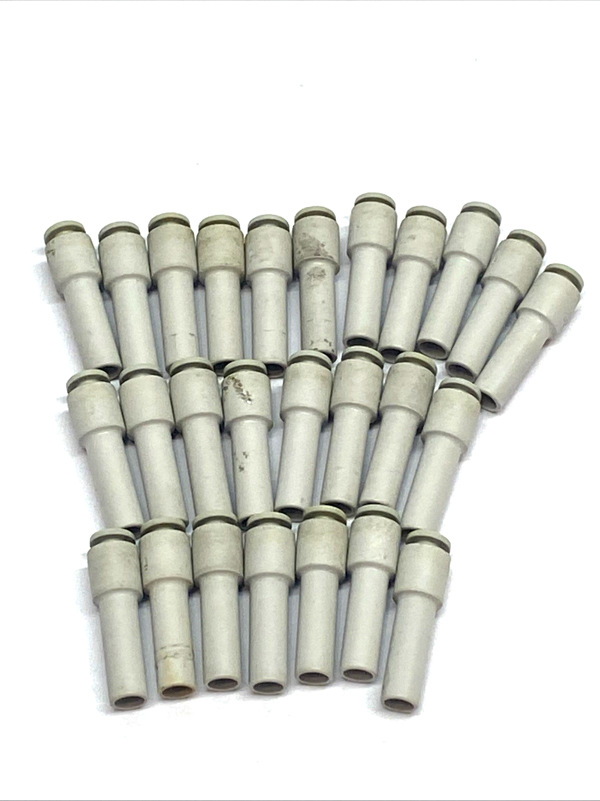 KQ2R04-08A | SMC Plug-In Reducer 4mm Tube - 8mm One-Touch Fitting LOT OF 25 - Used - Maverick Industrial Sales