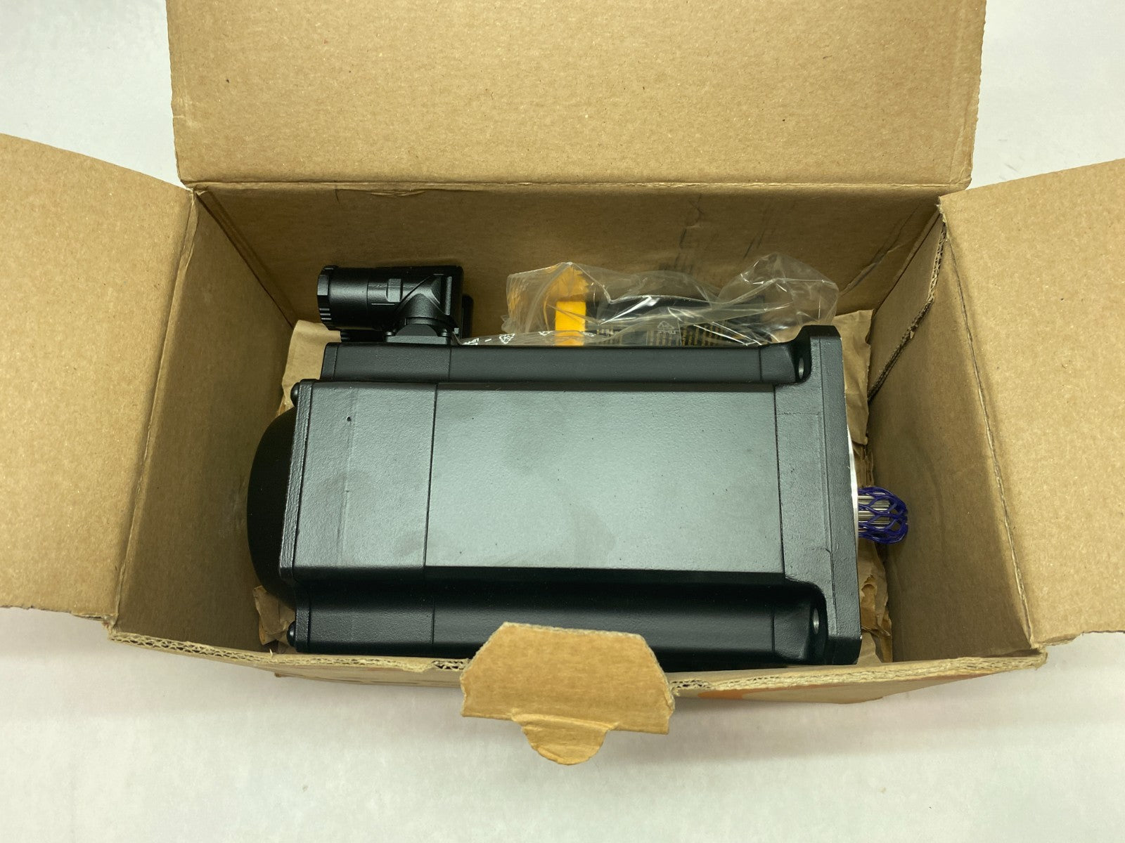 Kuka 00-336-054 EP Servo Motor 1,7kW L0 ME, ME_80_120_30_L0 - New – Open box - Maverick Industrial Sales