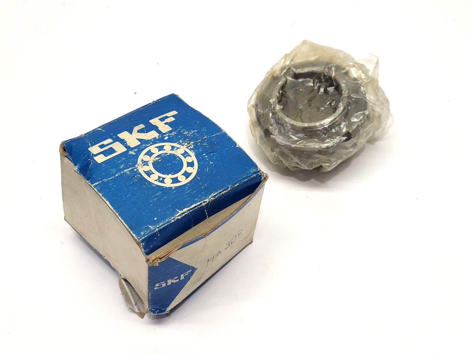 HA309 | SKF Adapter Sleeve 36.513 x 65 x 39mm - New – Open box - Maverick Industrial Sales