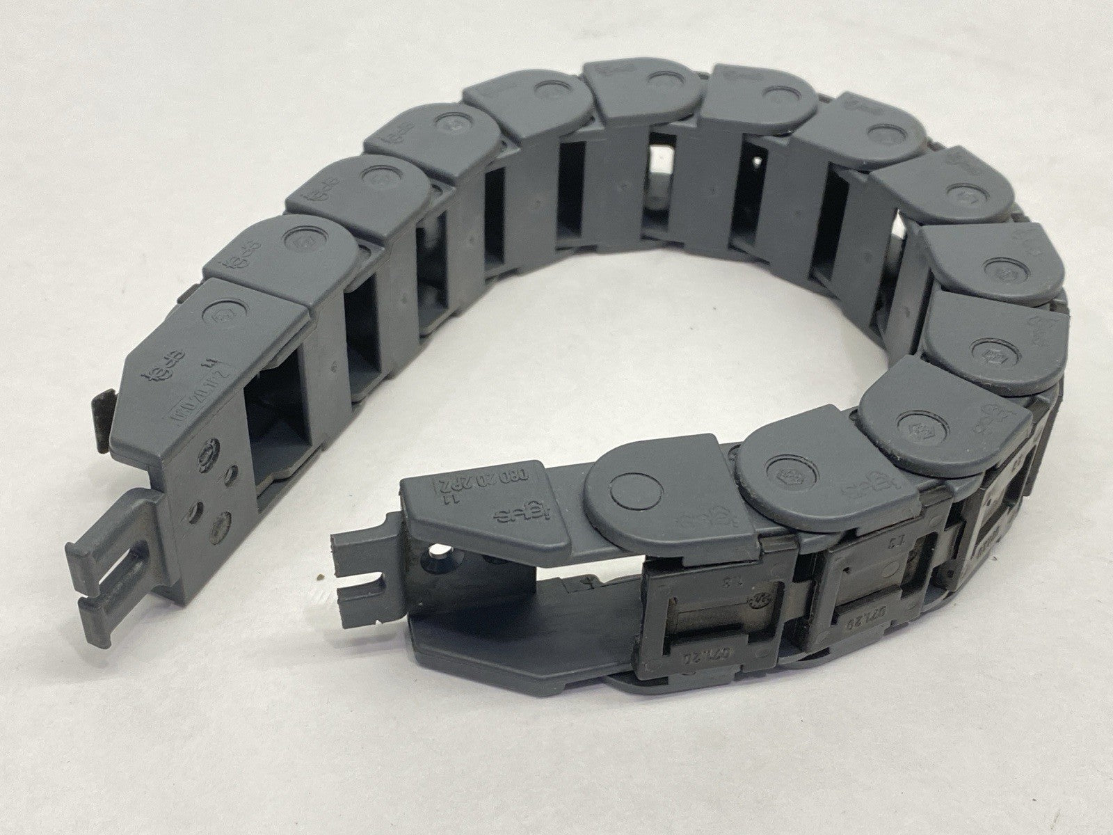 09.20.048 | Igus Zipper E-Chain Series 09 ESD 13 Links 0.85ft - Used - Maverick Industrial Sales